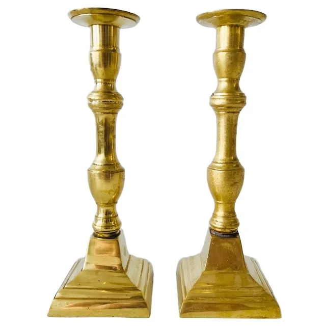 Set zware Vlaamse messing gouden kandelaars vierkant 1900’s - Afbeelding 2
