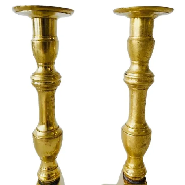 Set zware Vlaamse messing gouden kandelaars vierkant 1900’s - Afbeelding 6