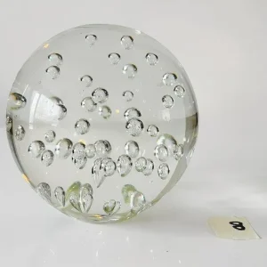 Vintage glazen presse papier helder kristal gecontroleerde bubbels 8,5 cm