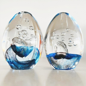 Vintage set blauw zwart helder glazen presse-papier bubbels 1980’s