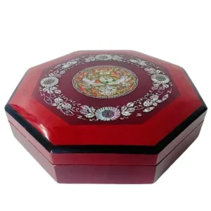 Vintage mid-century rode Chinese lakdoos ingelegd parelmoer bloemenpatroon vakverdeling 1950’s